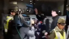 抵達智利機場 防彈少年團粉絲歡呼接機