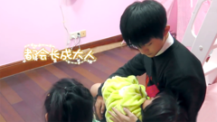 易烊千璽哄哈琳睡覺