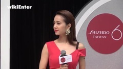 呸姐曬酥胸霸氣降臨 蔡依林夸粉絲嘴真甜