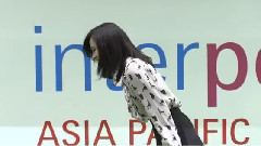 前田敦子,"貓だらけ"のピンクブラウス&黒スカートで美腳披露 "インターペット ベストペットスマイルアワード"授賞式1