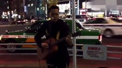 日本街頭演唱《海闊天空》