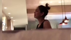 Ella半夜家中飆情歌 老公偷拍為粉絲解思愁