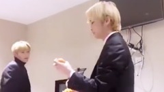 NCT后臺 在玹MARK扔橘子 辰樂練韓文