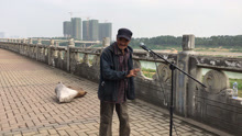  - 乞丐也會唱歌，唱得還蠻好聽的