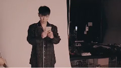 咬著馬卡龍的睡衣T.O.P!