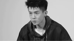 三更時分柳樹