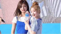TWICE 多賢 CF 喝水 示范