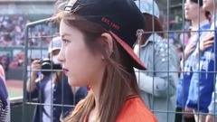 Apink Mini Diary 樸初瓏的首場比賽開球