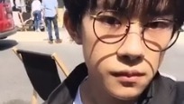 易烊千璽游丹麥吃生蠔直播全程