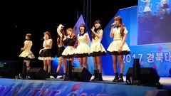 OH MY GIRL - 介紹及互動 & Je Taime