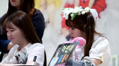 OH MY GIRL - 蠶室粉絲簽名會 簽名中的忙內(Arin)