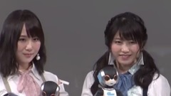 AKB48,ロボットと"戀チュン"ダンス