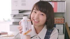 話題のCM あ!間接キス! 乃木坂46 伊藤萬理華 しまるボトルシリーズ