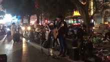  - 賣唱小伙改編嗨歌《夜色》嗨！