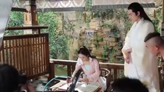 楚喬傳花絮社:趙麗穎片場熱到崩潰 林更新放話要敲她?