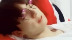 金泰亨推特更新:喂薯條給田柾國吃的泰泰:吃吧 憋笑憋的好累啊 哈哈哈哈