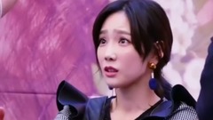 可愛的泰妍寶寶在簽售會上想和粉絲握手。