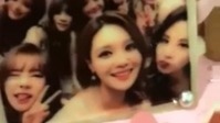 SNSD看到粉絲準備的蛋糕很驚訝