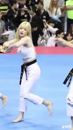 170731 LABOUM(律喜) 跆拳體操 飯拍