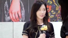 簽售會上的泰妍