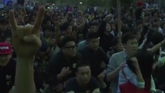 AsAliance 樂迷集體蹲下起跳