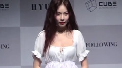 泫雅攜六輯性感回歸