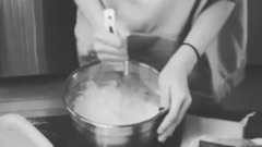 少女時代,太妍(少女時代) - 泰妍做蛋糕INS更新視頻一則