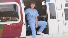 醫療船花絮02 在醫院房頂拍攝畫報的宋醫生