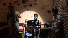 酒吧賣唱遭搶麥