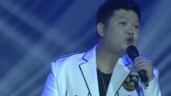 一邊唱歌一邊哭