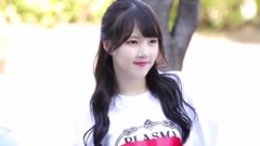 小女友開始擺POSE