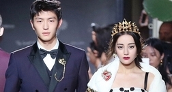迪麗熱巴T臺首秀D&G
