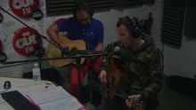 C'est la guerre (La session Live - OüI FM) (Live Acoustic)