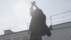 少年企畫誠意制作 宋茜巴黎時裝周秀前影像正式公開