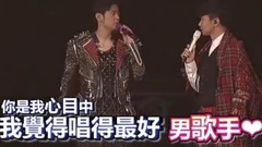 周杰倫演唱會合唱林俊杰 臺上尬電動JJ一秒慘輸