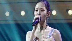 長腿小姐姐神改編梁靜茹<勇氣> 前奏一起胡可就笑了