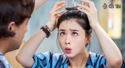 影視原聲 - 電視劇<盲約>心疼!蔣欣穿裙子被絆倒怒摔保齡球