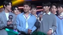 韓國綜藝,NU’EST W - 新東方W團在綜藝后臺慶祝一位