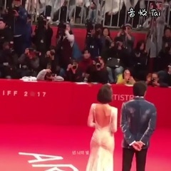 林允兒紅毯新聞視頻cut合集 9