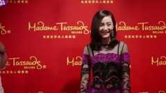 楊冪假扮蠟像整蠱游客 入駐杜莎夫人蠟像館