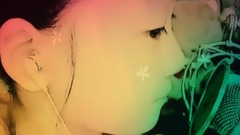 聽著情歌流眼淚