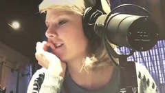 傻得可愛錄音時的霉霉Taylor Swift