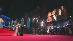 影視原聲 - 直擊007幽靈黨英國首映禮 看邦女郎們齊露美背