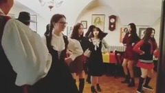 小女友在跳斯洛文尼亞民族舞