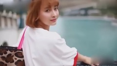 影視原聲 - 吳昕為雜志拍封面寫真,小秀香肩國際范兒