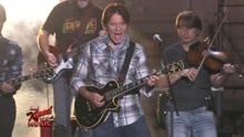 John Fogerty & Brad Paisley - Proud Mary 現場版 2017