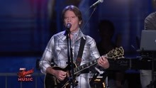 Brad Paisley & John Fogerty - Love And War 現場版 2017