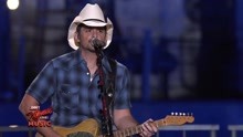 Brad Paisley & John Fogerty - Mud On The Tires 現場版 2017