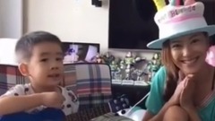 超小只的Jasper給應采兒唱生日歌