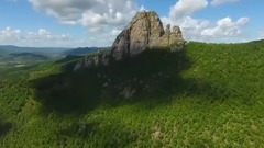 呼倫貝爾草原 巍峨群山